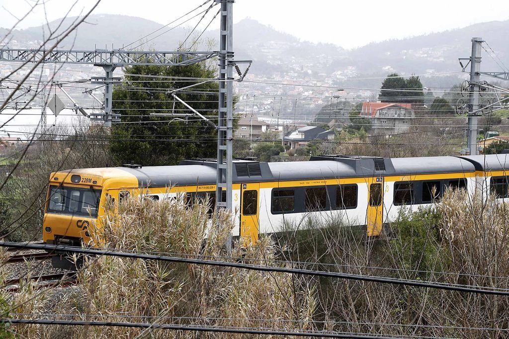 El Tren Celta Vigo-Oporto con su actual unidad, que realiza el servicio en algo más de dos horas.
