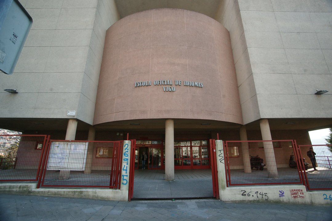La sede central de la Escuela Oficial de Idiomas está en Martínez Garrido.