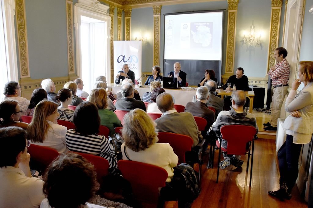 El Ateneo Atlántico celebró su debate del ciclo científico sobre La Antártida  ayer en la Casa Galega da Cultura.