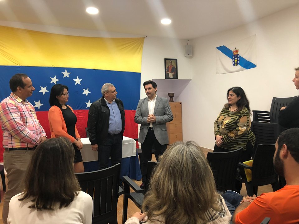 Un momento de la reunión con la comunidad venezolana.