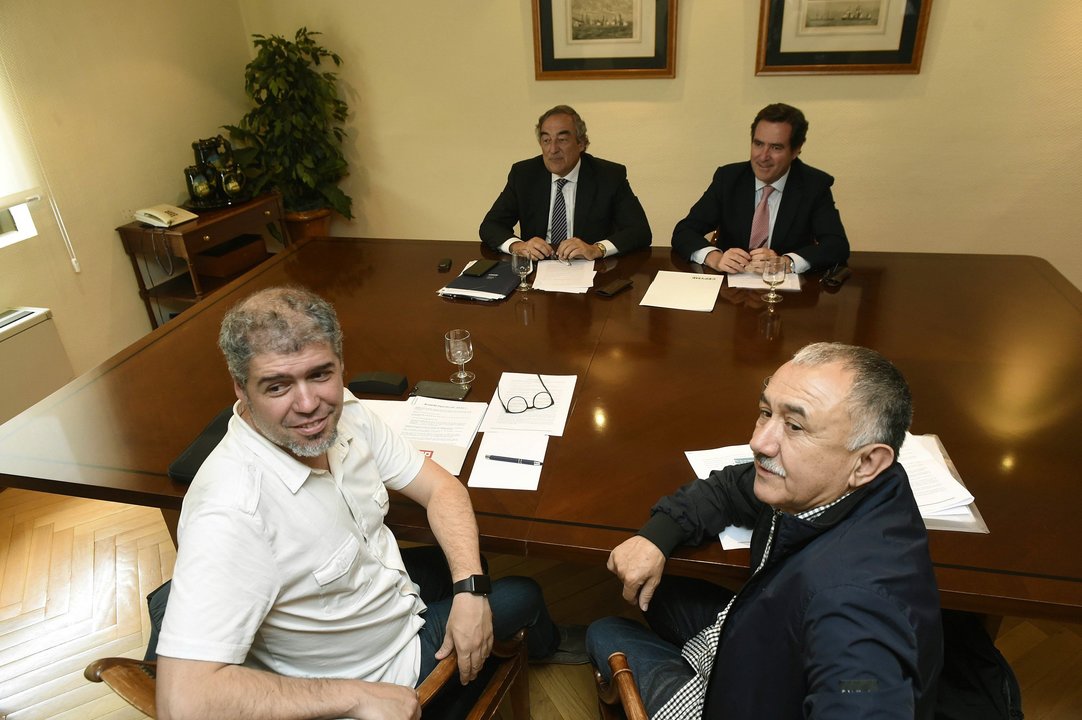 Sordo y Álvarez (en primer plano), con Rosell y Garamendi.