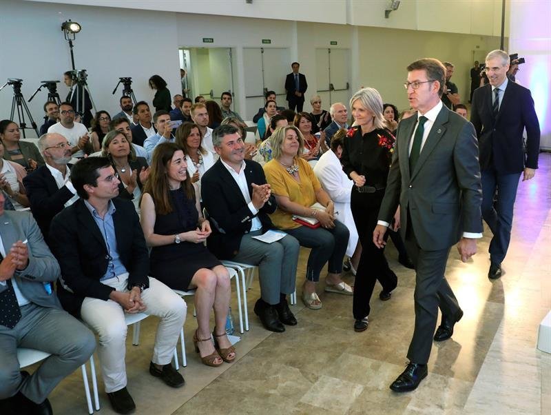 Alberto Núñez Feijóo, acompañado del conselleiro de Economía,Emprego e Industria, Francisco Conde (1d), participó y clausuró el II Encontro Autónom@s Galicia