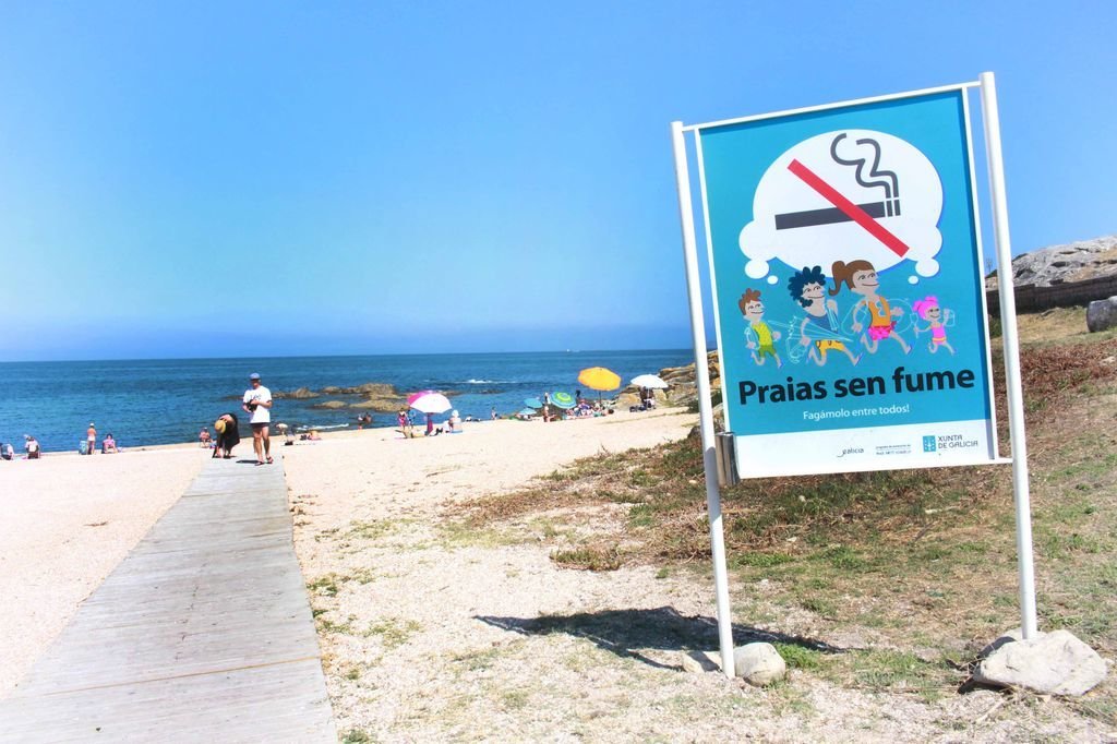 En todas las playas de Baiona se puede ver un cartel como este. La imagen es de A Concheira.