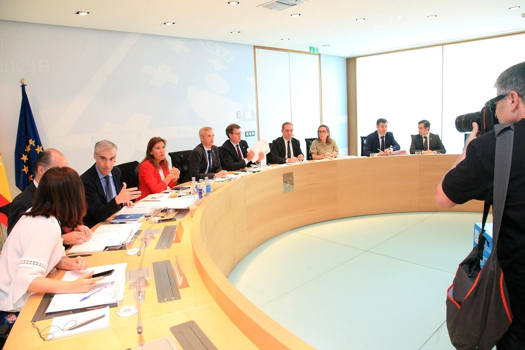 Los miembros del Ejecutivo gallego, en una de las reuniones del Consello.