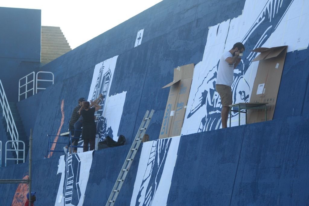 Los trabajos del mural ya comenzaron con la ayuda de los vecinos que se ofrecieron de voluntarios.
