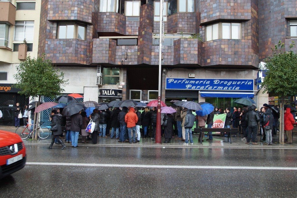 Imagen de una protesta para evitar el desahucio de una familia en Vigo en 2013.