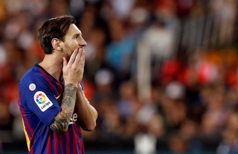 El brillo de Messi no fue suficiente para el Barcelona en Mestalla.