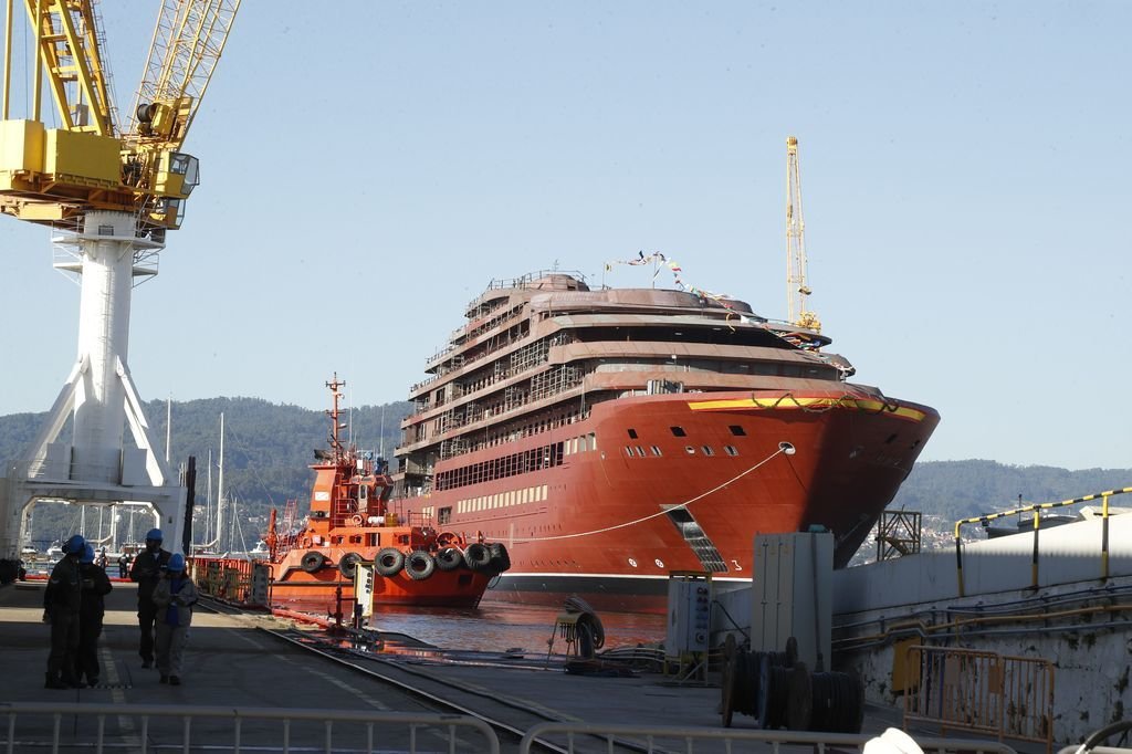 El buque, de 190 metros de eslora, es el barco civil más caro construido en España con un coste de cerca de 250 millones.