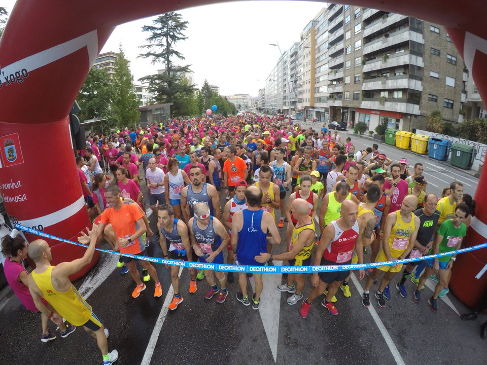 Un total de 870 atletas finalizaron la prueba cronometrada de 10 kilómetros, que comenzó a las 10:00 horas en                                               la Avenida de Castelao.