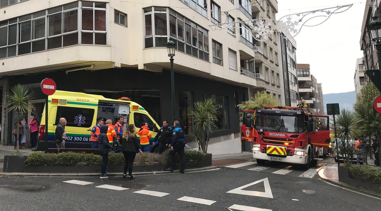 La Policía Local cortó el tráfico en la calle Sevilla para facilitar la labor de los servicios de emergencia.