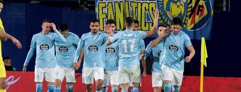 Los jugadores del Celta de Vigo celebran el gol del uruguayo Maxi Gómez, el tercero del equipo ante el Villarreal