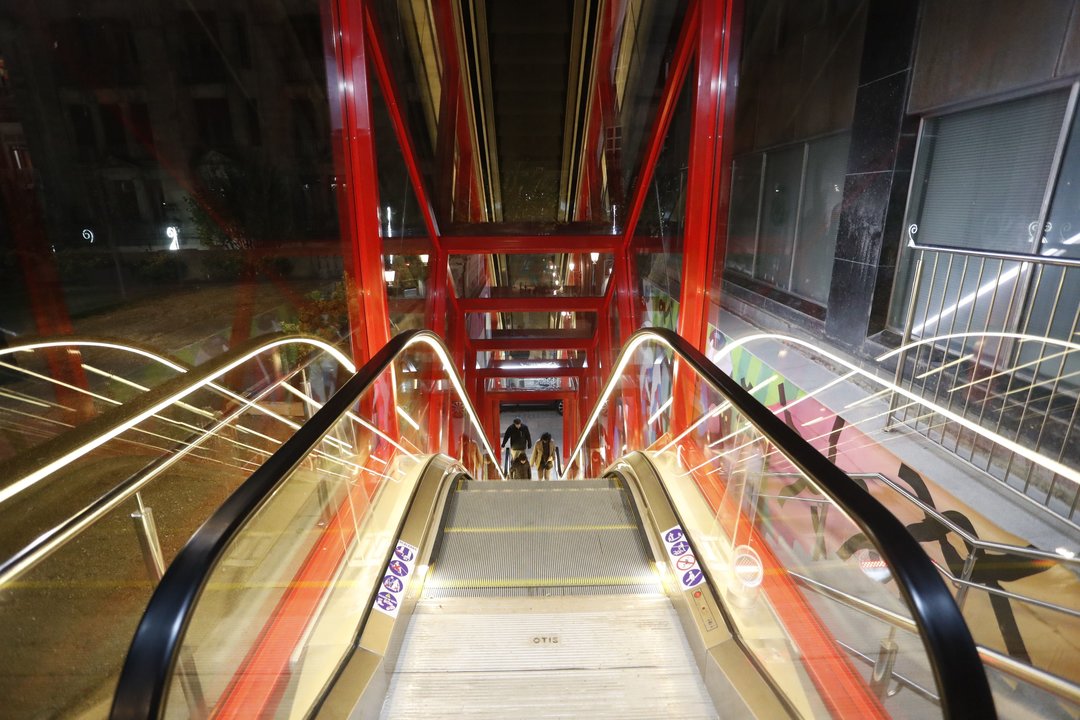 La nueva escalera mecánica a la plaza de Portugal.