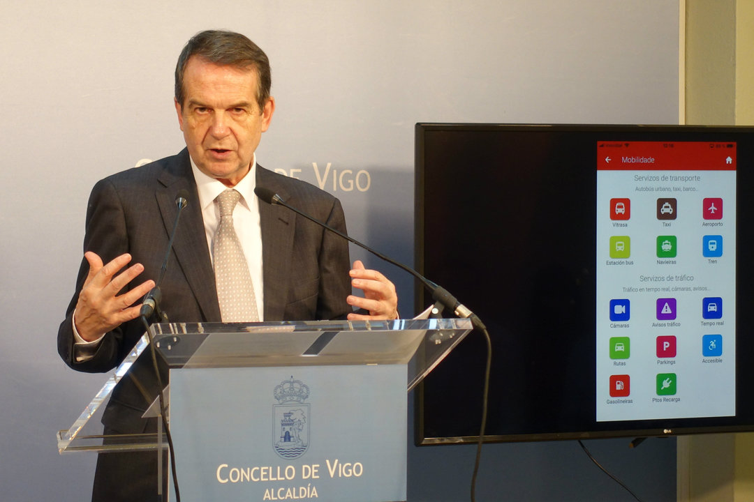 Abel Caballero presentó ayer la nueva aplicación móvil, Vigo.