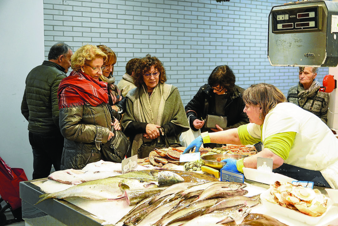 Los consumidores compran productos del mar antes de que sus precios sigan aumentando.