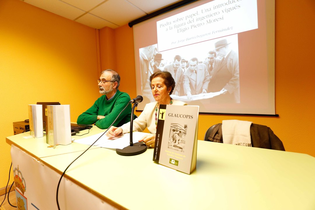 Xoán Carlos Abad y Pilar López Vidal, en la presentación del nuevo número de “Glaucopis”.