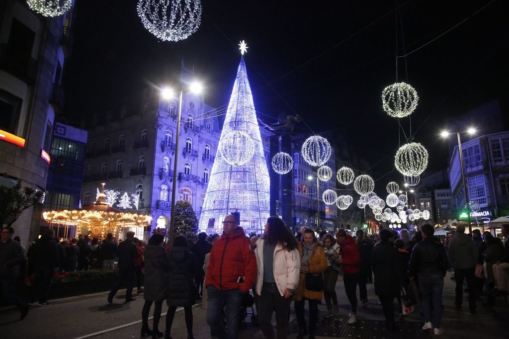 Iluminación navideña en el centro de la ciudad, que seguirá hasta el domingo 13.
