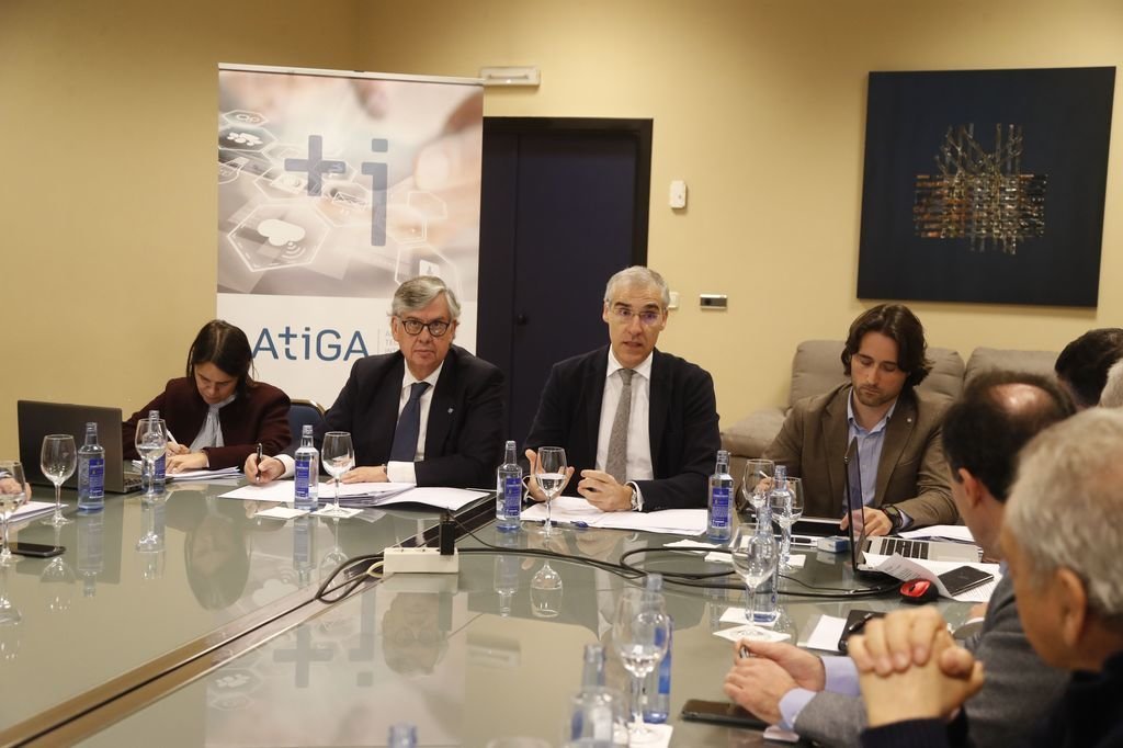 Patricia Argerey, Juan Vieites y Francisco Conde, ayer en una reunión en Vigo.