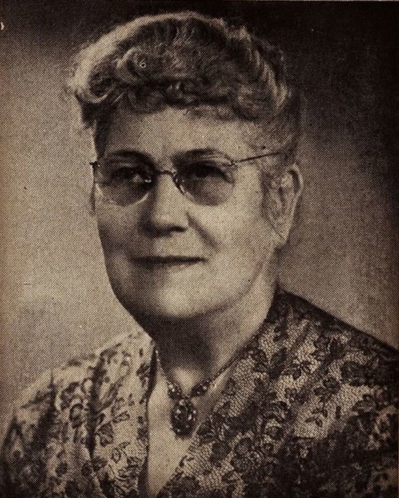 Andrea Castro fue la primera profesora de repujado de cuero en los años cuarenta en la escuela de Artes y Oficios.