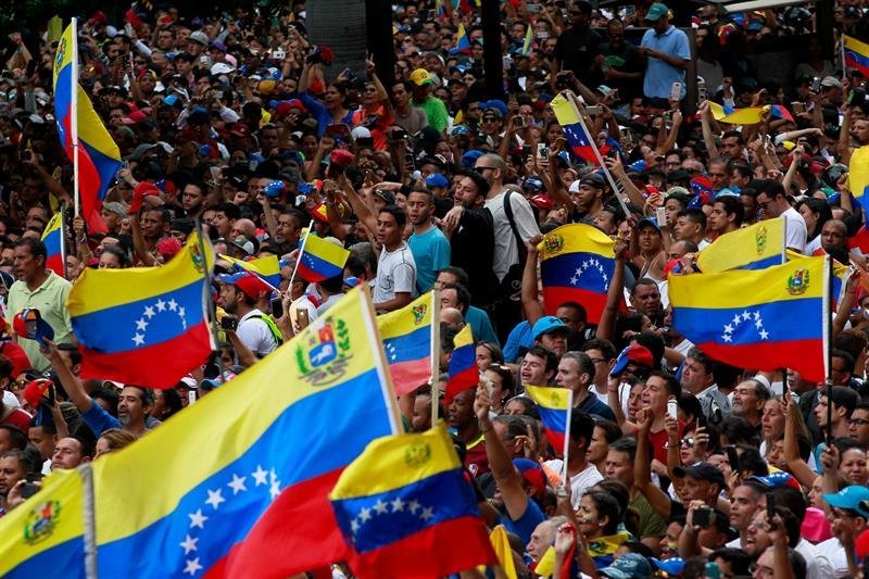 Opositores se manifiestan en contra del presidente de Venezuela, Nicolás Maduro