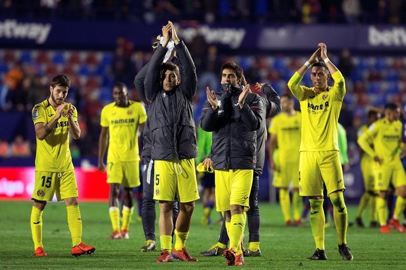 Los jugadores del Villarreal celebran el triunfo 0-2 ante el Levante