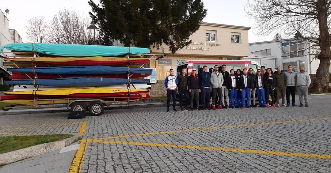 La expedición del Kayak Tudense partió ayer hacia Sevilla con la meta de pelear por recuperar el título en el Nacional de invierno.