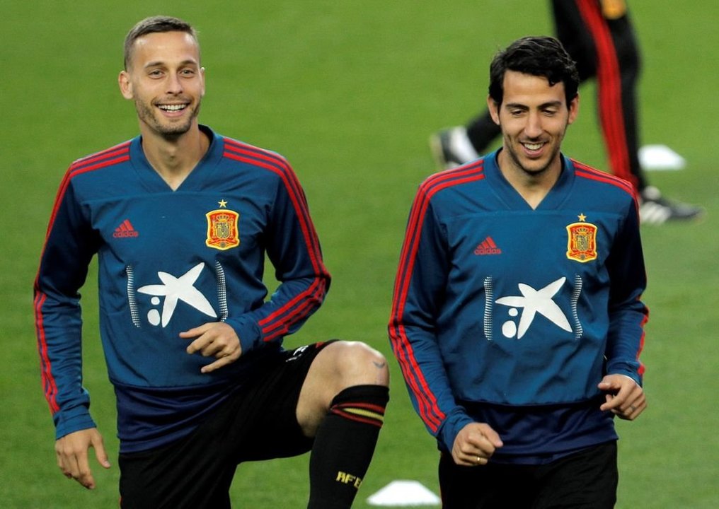 Sergio Canales y Dani Parejo, ayer, en el último entrenamiento de la selección española.