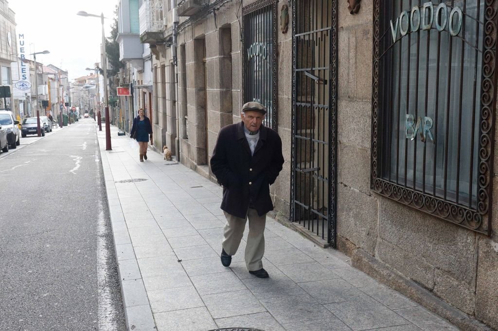 "El Palillero", paseando por el barrio de O Calvario.