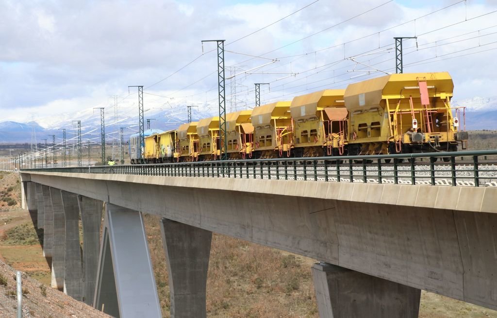 Adif concluye las pruebas de carga en el viaducto sobre el Tera
