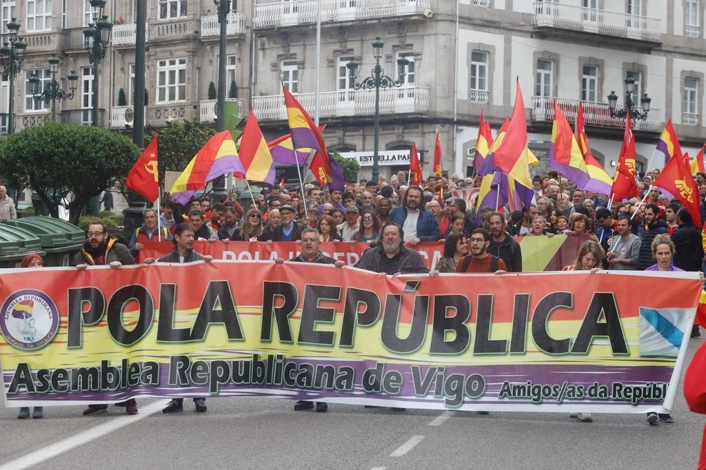 Una marcha conmemoró los 88 años de la proclamación de la Segunda República.