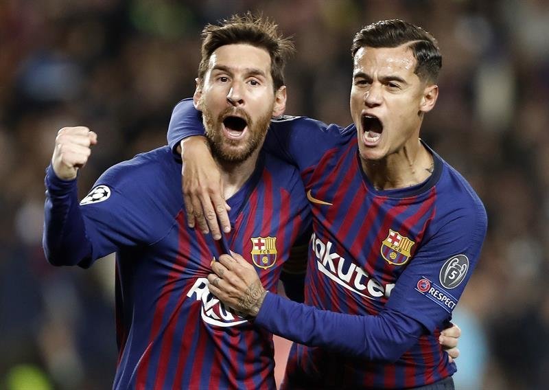 Messi y Coutinho celebran uno de los goles que el Barcelona endosó ayer al Manchester United.