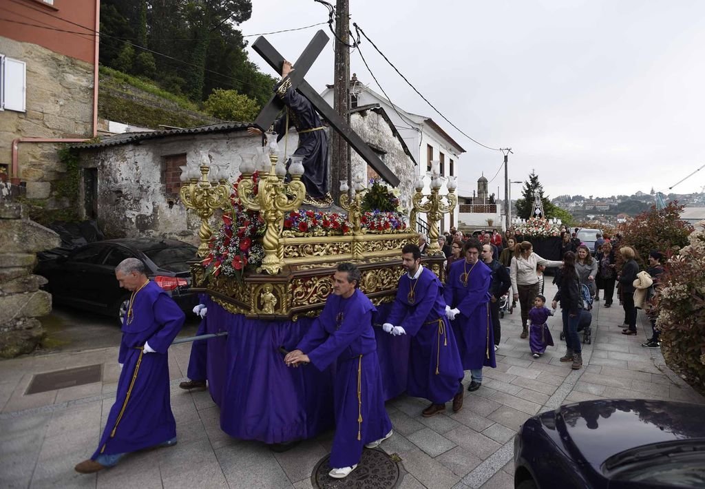 Dos de las tres procesiones que en Vigo conmemoran la última cena de Jesús: