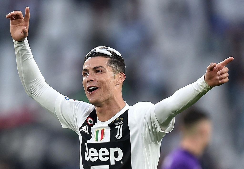 Cristiano Ronaldo festejó así su primer título de liga en Italia, en su primera temporada en la Juventus.