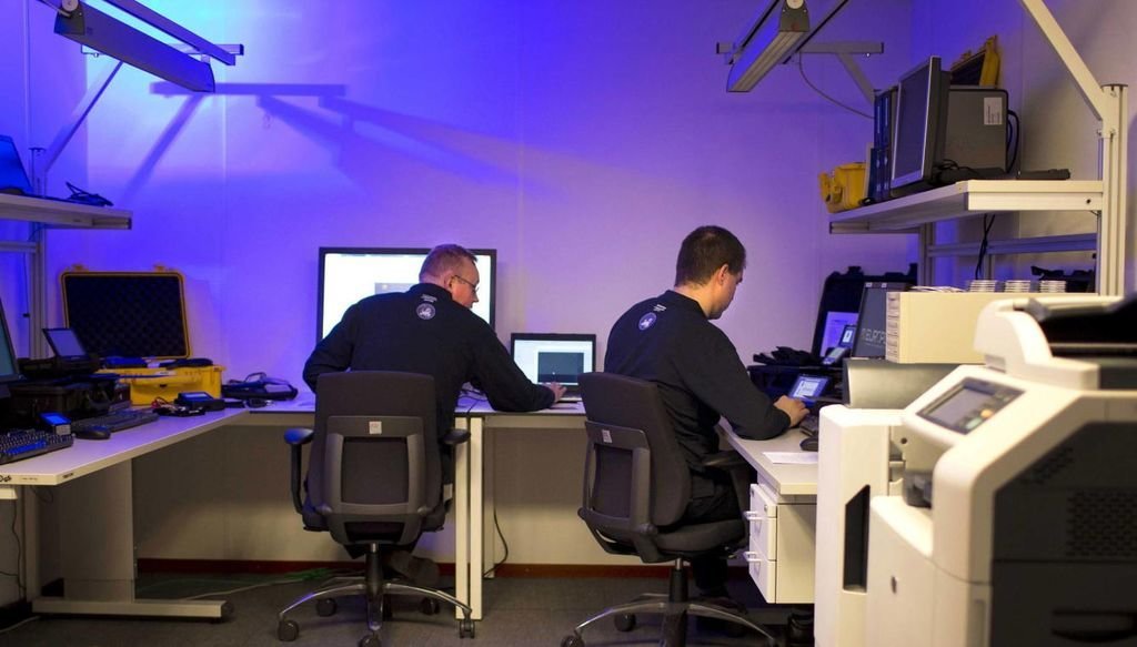 Agentes de la unidad europea contra el cibercrimen.