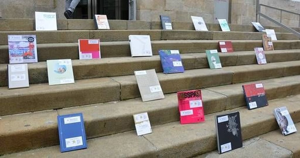 Libros en las escaleras del Marco.