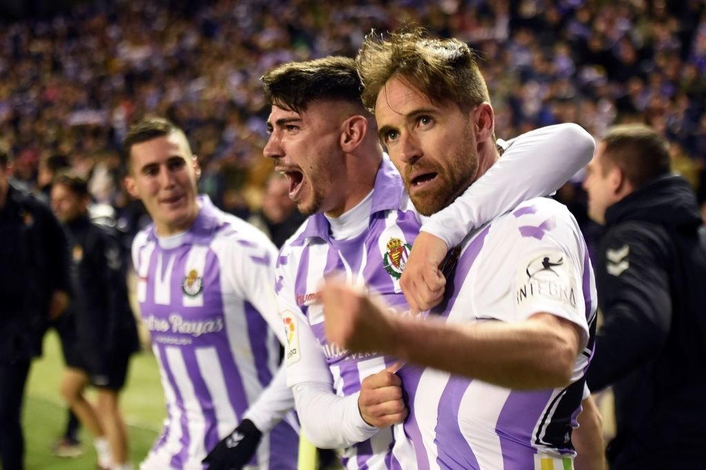 Los jugadores del Valladolid celebraron con rabia el gol.