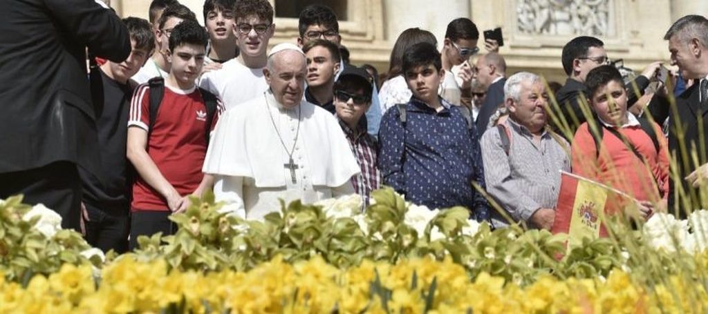 El Papa Francisco, ayer en Roma, con los jóvenes del seminario menor de Tui-Vigo.