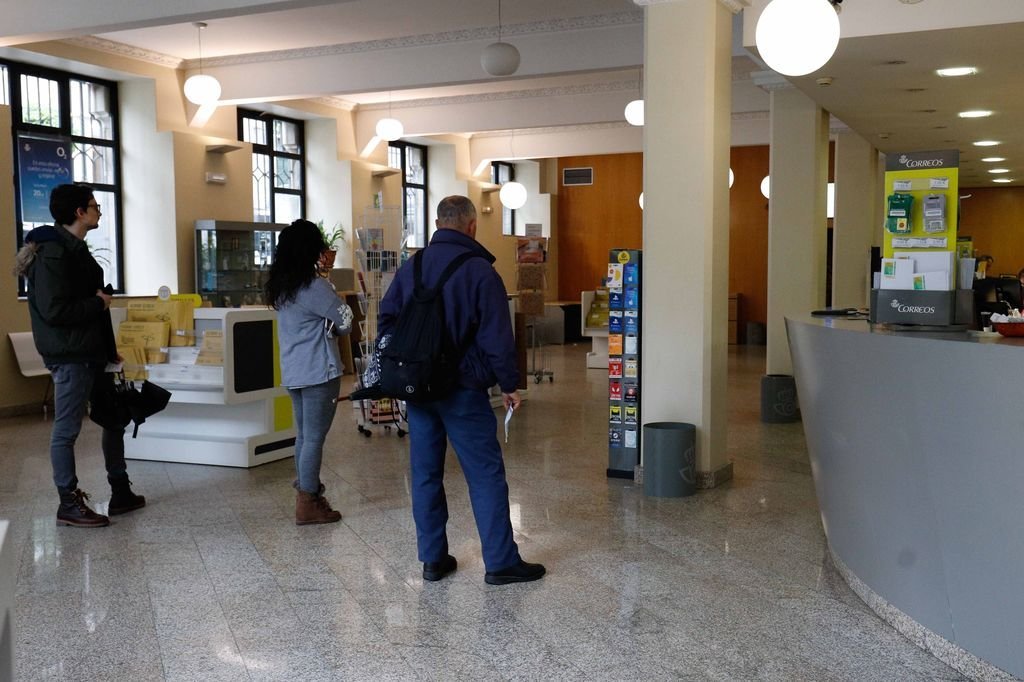 Cinco oficinas de Vigo amplían sus horarios d hasta la medianoche para tramitar el voto por correo.