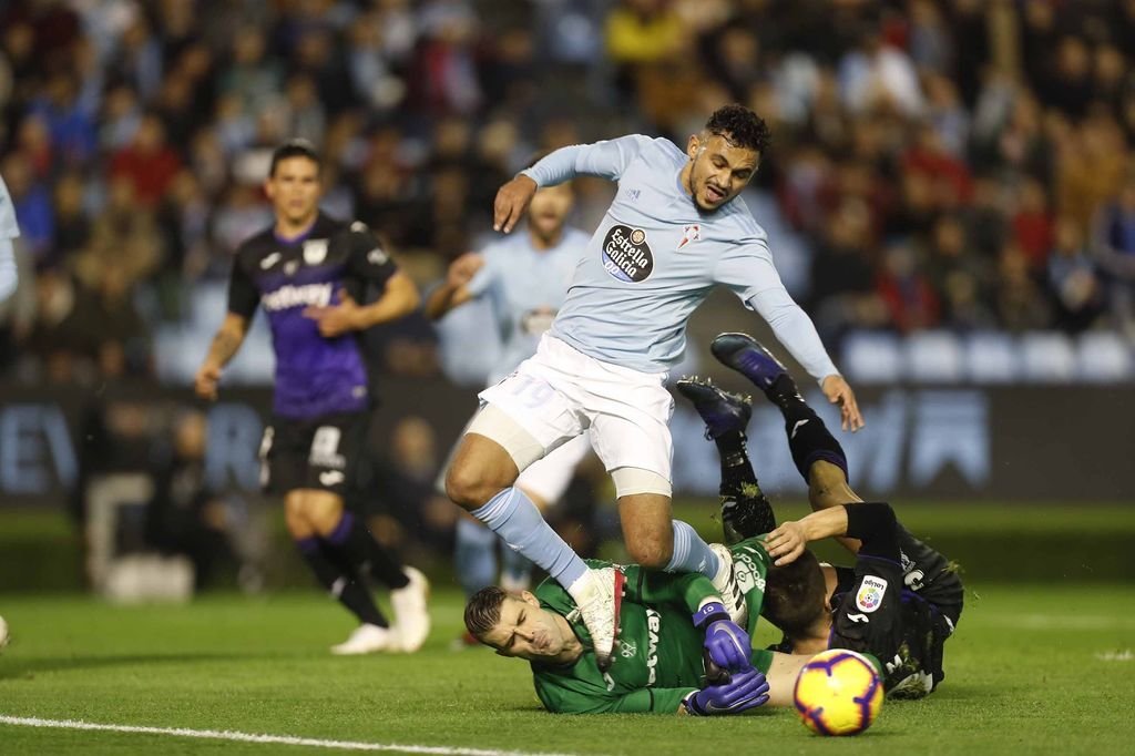 Boufal reclamó penalti de Cuéllar en esta acción en el partido de la primera vuelta contra el Leganés.