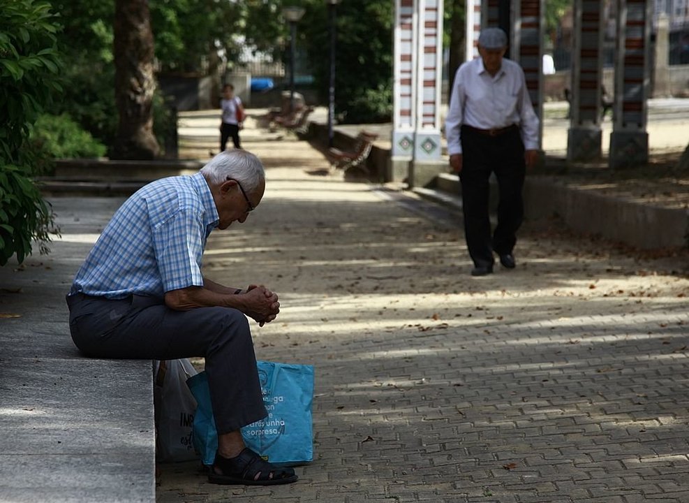 Según el Instituto Galego de Estatística, en la provincia hay alrededor de 18.500 mayores de 65 años que viven solos.