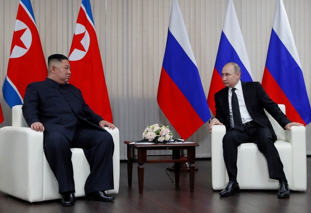 El líder norcoreano Kim Jong-un durate su encuentro con Vladimir Putin en Vladivostok.