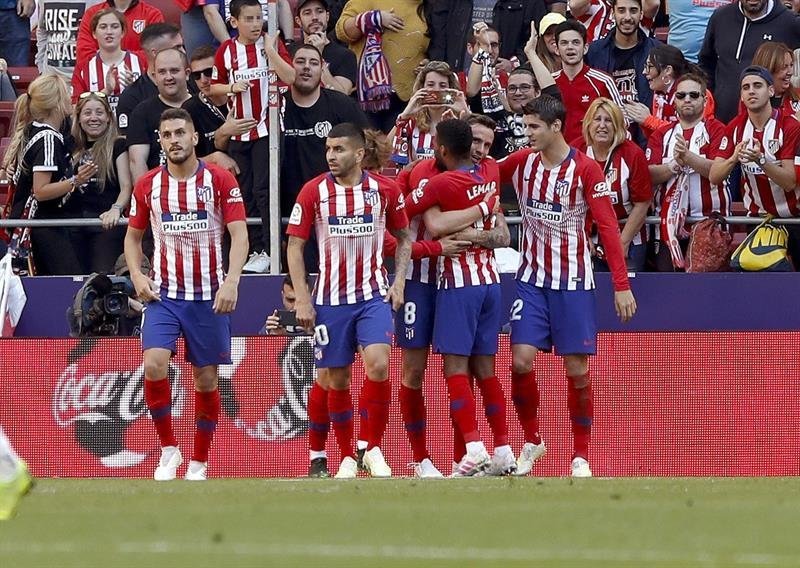 Los jugadores del Atlético de Madrid celebran un gol durante el partido