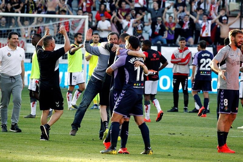 Los jugadores del Valladolid celebran su victoria ante el Rayo Vallecano