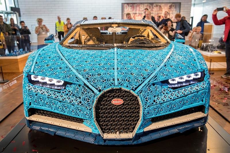Bugatti Chiron hecho con piezas de Lego