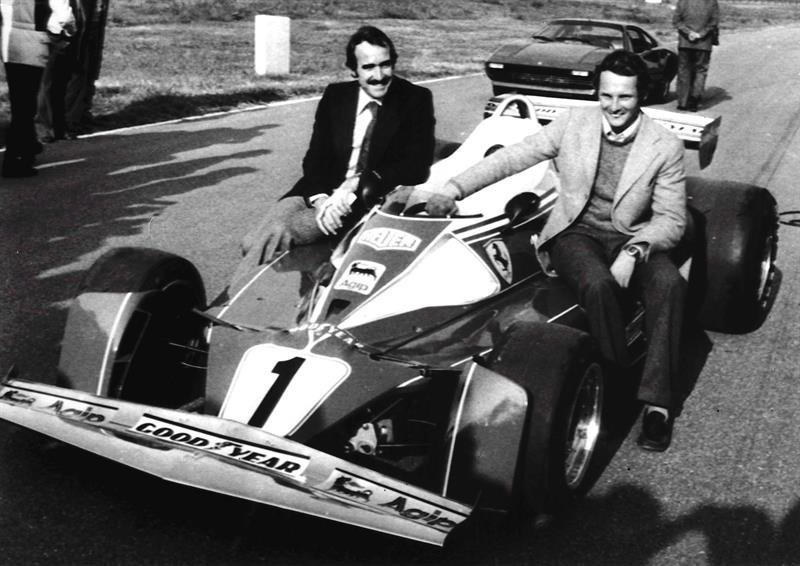 Clay Regazzoni (i) y Niki Lauda (d) en Fiorano (Italia)