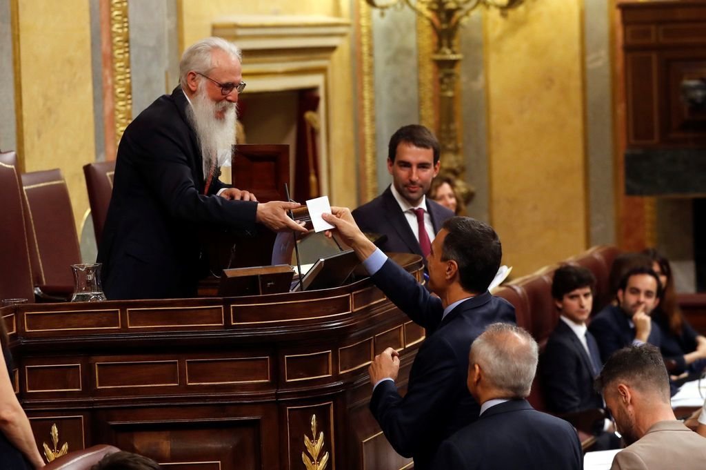 Zamarrón (recoge el voto del presidente del Gobierno en funciones, Pedro Sánchez en la sesión.