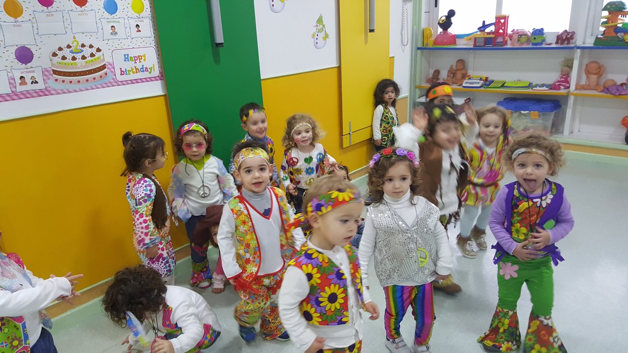 La Escuela Los Robles programa un amplio programa de actividades para los niños.