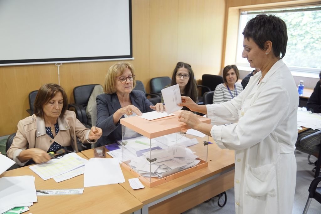 La jornada electoral en el área sanitaria de Vigo, celebrada este jueves.