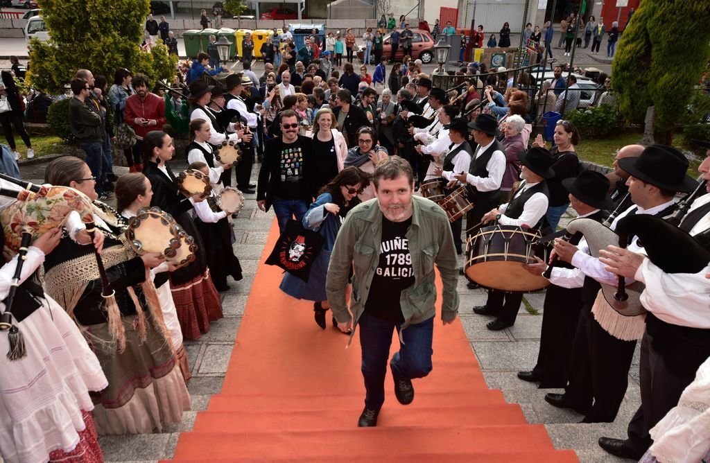 Pato, García y los escolares. Jorge Coira en la alfombra roja en el estreno de Eroski Paraíso.