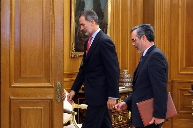 El rey Felipe recibe al presidente del Senado, Manuel Cruz