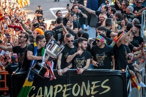 Valencia celebró ayer la victoria en la Copa del Rey.